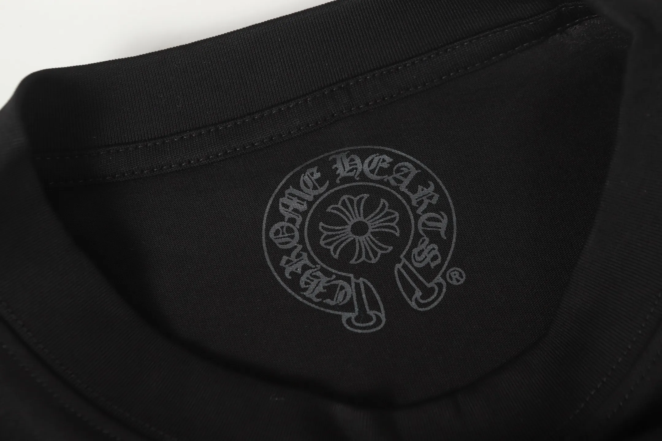 P160 Cross-border model. Those who pursue quality, please do not place an order. -Chrome Hearts/Chrome Hearts Sanskrit horseshoe🇺🇸 platform popular long-sleeved T-shirt -High weight, high density and high quality. The wool is soft, delicate and skin-friendly. It feels soft and silky. It has excellent warmth and skin-friendly properties. XL